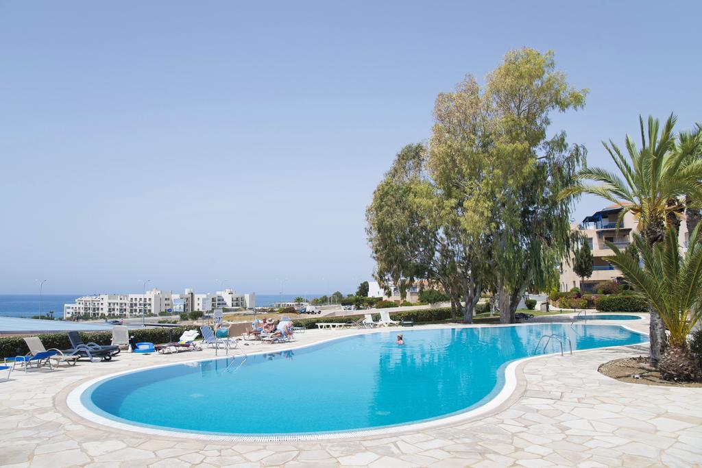 King'S Palace Apartment Пафос Екстериор снимка