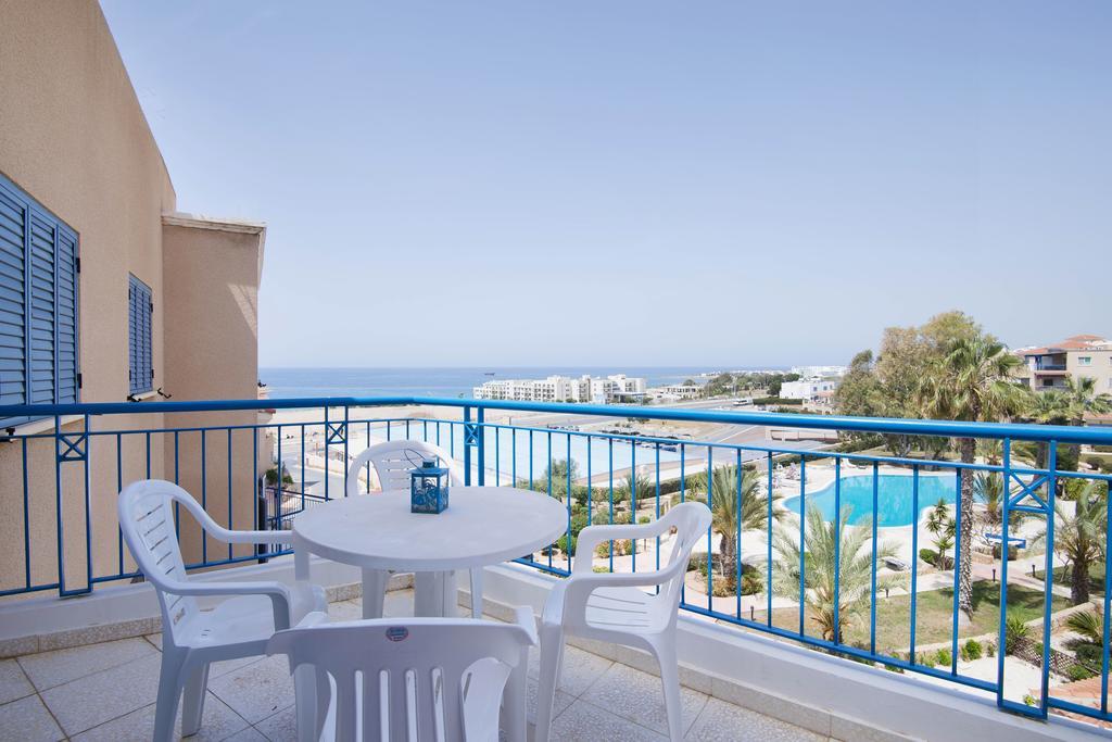 King'S Palace Apartment Пафос Екстериор снимка