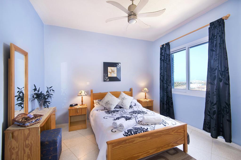 King'S Palace Apartment Пафос Екстериор снимка